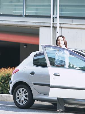 車検安い依頼先を活用する人しない人